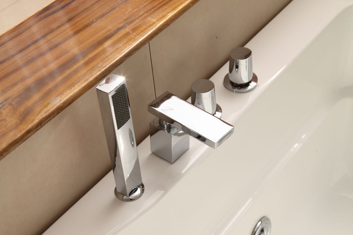 Vasca Idromassaggio A039 Rivitalizzante 170x170x53 - Lusso e Benessere nel tuo Bagno